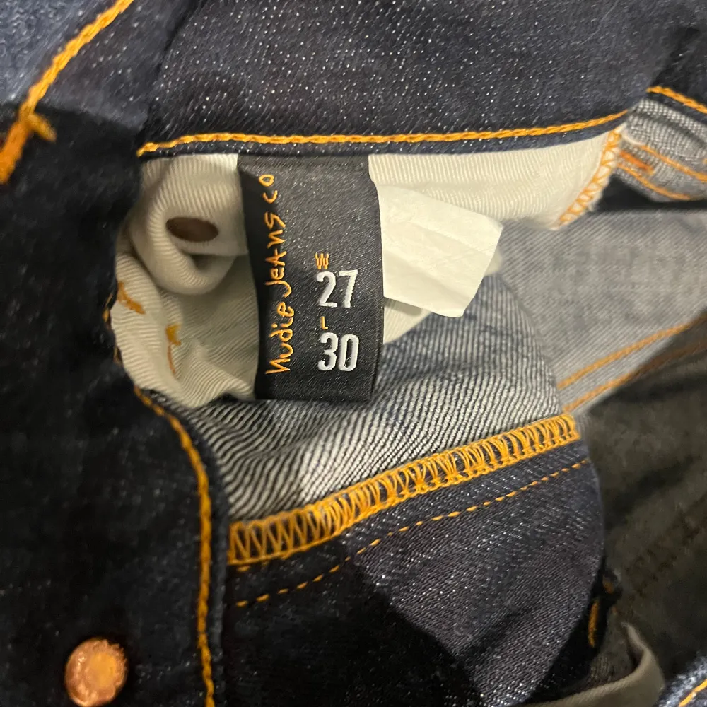 Säljer ni dessa nudie jeans för endast 699 köpt på plik för 899, kan gå ner i pris vid snabb affär, säljer nu dom för att dom har blivit lite små, storlek 27W 30L . Jeans & Byxor.