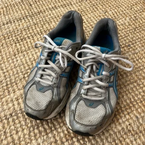 Asics retro träningssko  - Asics träningssko 