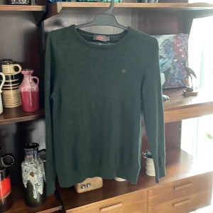 Morris tröja merino - Säljer nu denna riktigt feta Morris tröja i 100% Merino. Den har en snygg grön färg och är i storlek M men sitter som xs-s (165-170) Nypris runt 2000 mitt pris 299