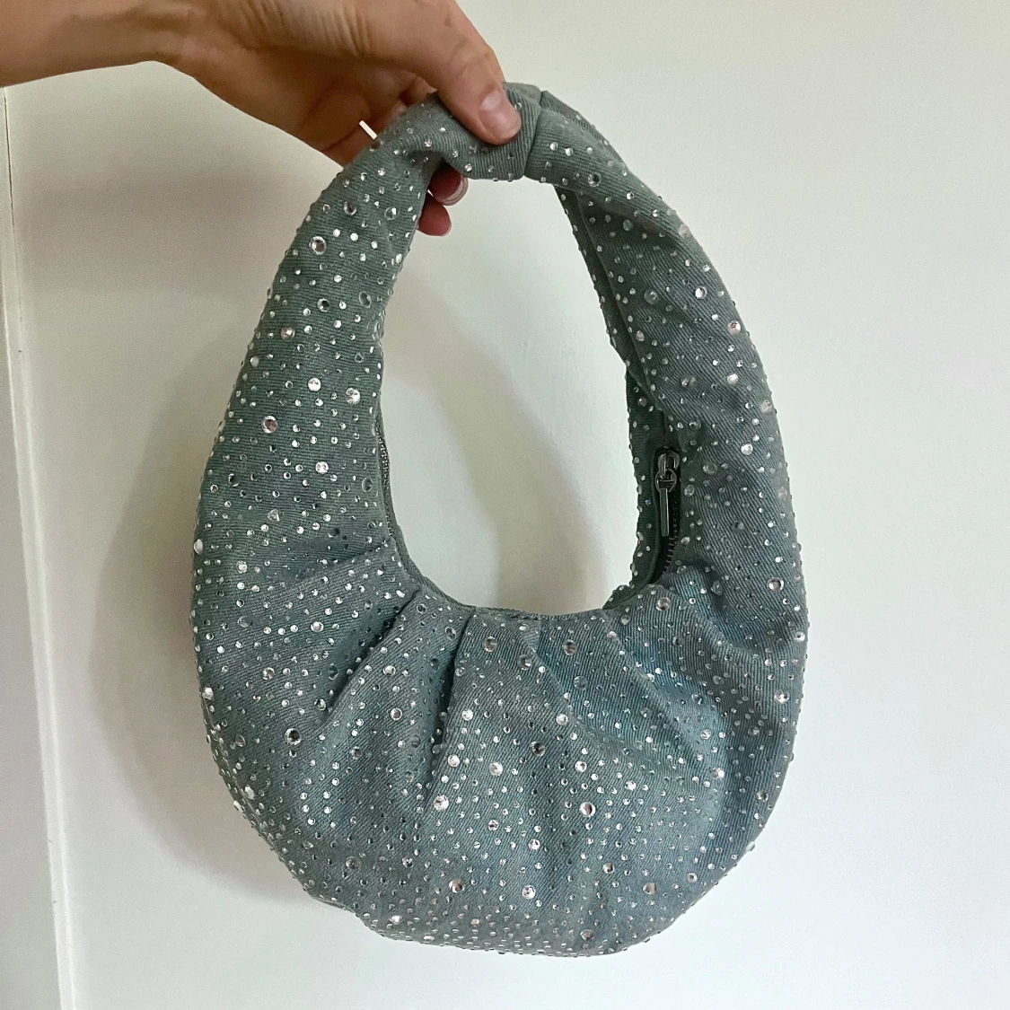 glittrig denimväska  - 90