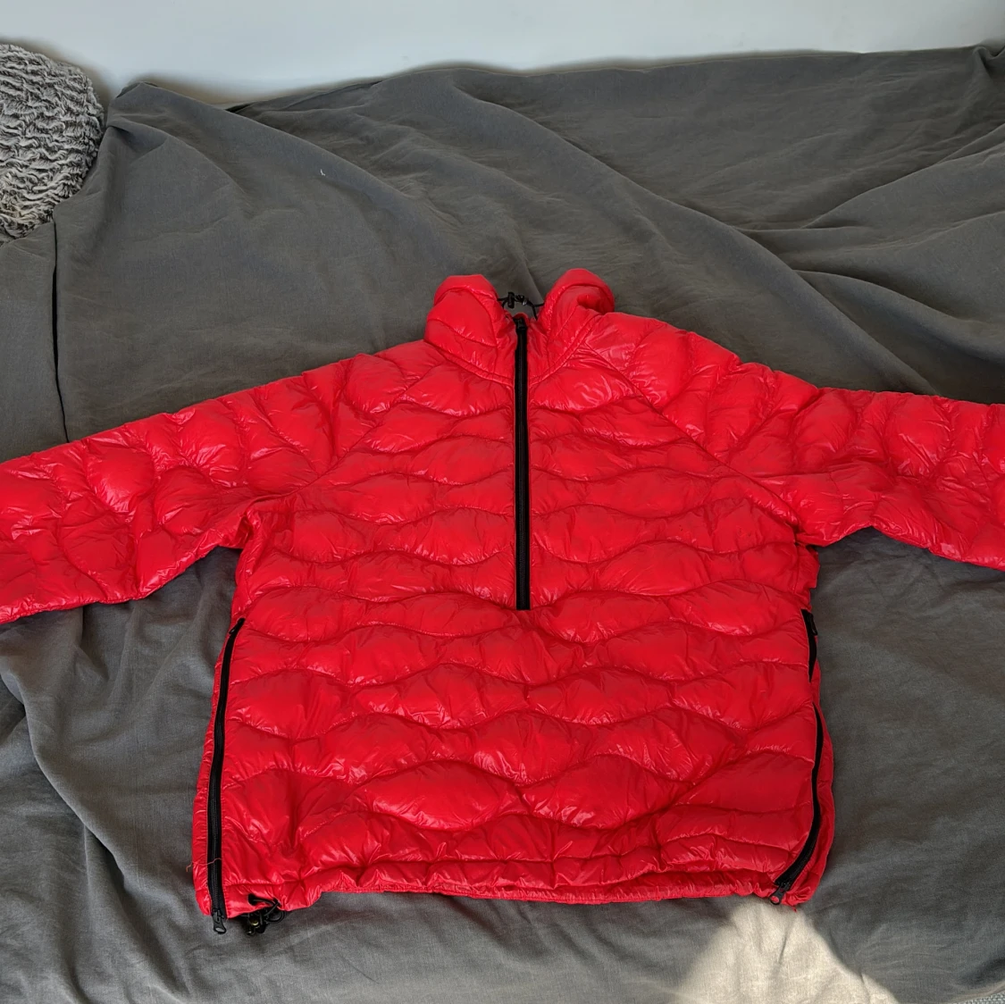 Röd peak jacka