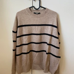 Stickad randig tröja BikBok - Stickad randig tröja från BikBok. Nypris 399 kr.