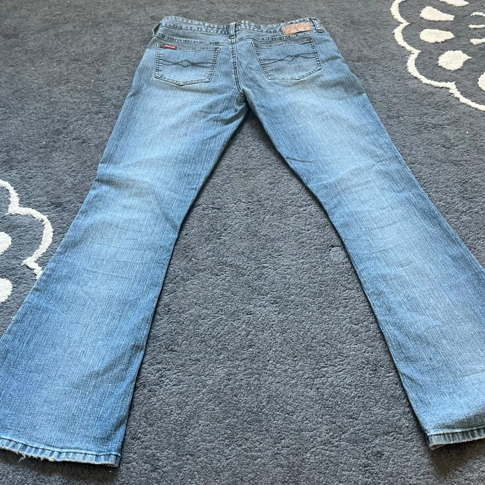 Midjemått: 80 cm (40 cm rakt över) 💙 Innerbenslängd: 77 cm 💙 Grenmått: 20 cm. Jeans & Byxor.