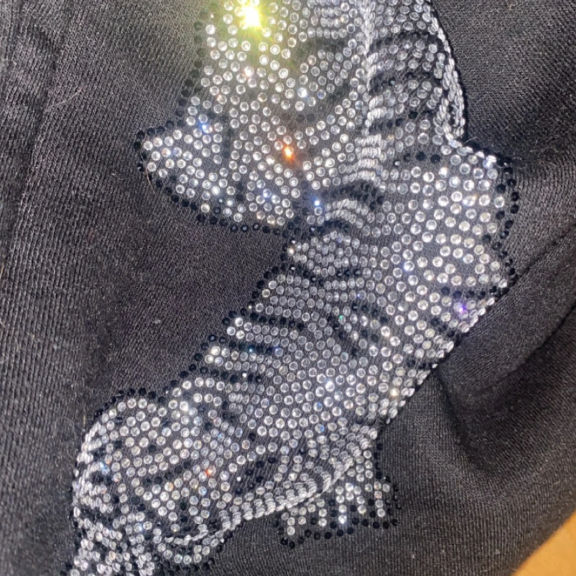 Säljer en rhinstone tröja - 90