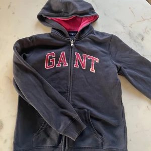 Gant hoodie  - Använd, lite urtvättad men fräsh