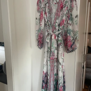 Klänning Jus de pom  - Så fin klänning, endast använd 1 gång. Stl M/L.