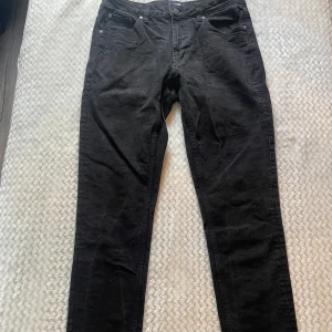 Jeans herr - Storlek W31 L32, jeansen är i bra skick, de har tappat lite färg men de ser fortfarande bra ut, priset är förhandlingsbart.