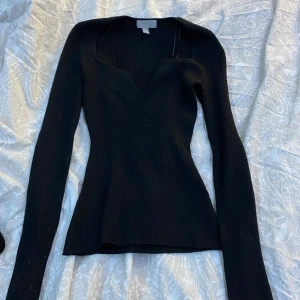 Tröja  - Tröja ifrån h&m , använd 1 gång och är som i ny skick