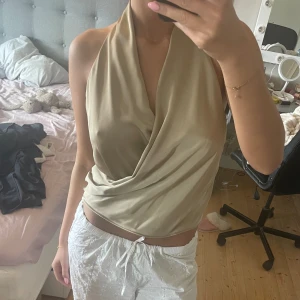 Halterneck guld zara - Har aldrig fått denna topp till användning, den är helt ny🎀