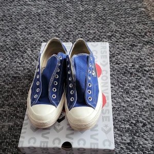 CDG Converse  - Blåa CDG converse, inget fel på dem bill bara inte ha kvar dem, nytvättade. 