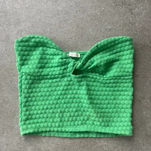 Bandeau topp PULL&BEAR - Jättefin grön sommartopp. Storlek S men passar XS. 