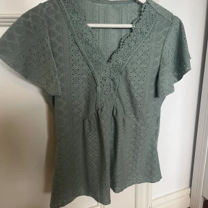 Grön topp  - Söt trendig grön topp i storlek S🥰
