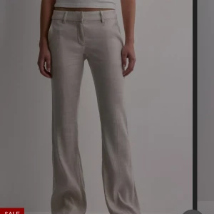 Linnenyxor - Linne byxor från nelly  Strlk 38  Aldrig använda ,lappen kvar  Pris just nu på hemsidan 249 kom med bud☺️