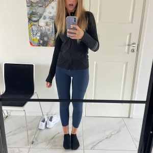 Blå träningstights - Träningstights i superfin blå färg. Väldigt bekväma och i nyskick💓💓