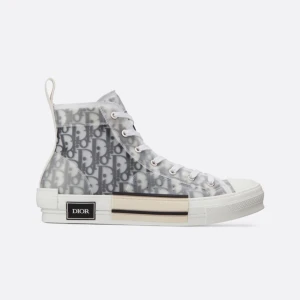 Dior sneakers  - Intressekoll på dior sneakers i storlek 38! Intresserad av att sälja mina dior sneakers då dom inte används längre så mycket! Då dom var väldigt dyra vid inköp vill jag först titta om de finns ett intresse! 💕 box, äkthetsintyg etc finns tillgängligt!