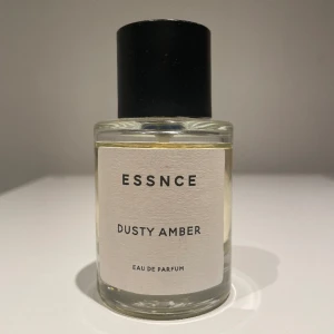 Parfym dusty amber - Essnce parfym 96% kvar. Gillar du si intense från giorgio armani kanske du gillar denna