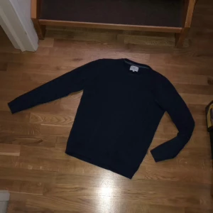 Made in the shade tröja  - Skick 9/10, har bara använt några gånger, skriv privat om pris vid snabb affär 