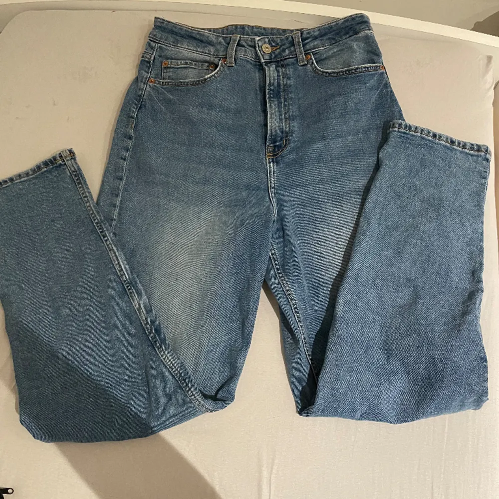 Mom jeans Stolek EUR 38. Jeans & Byxor.