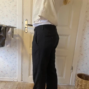 Randiga byxor  - Randiga byxor, passar mig som är S/M