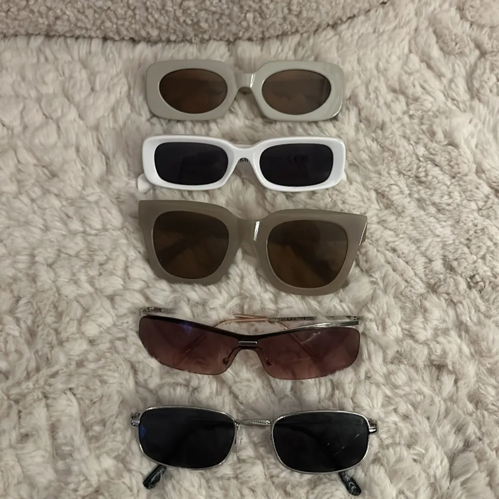 5 st solglasögon, blandat från weekday, hm mm. Bild 2 och 3 är ett par av dem på. Säljer pga att jag inte använt på något år.. Accessoarer.