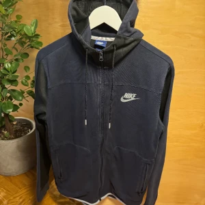 Nike Y2K Hoodie - Bra skick. Från tidigt 00-tal gissar jag.