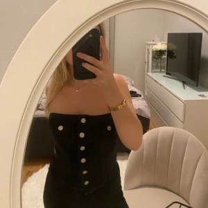 Jeanstopp  - Skitsnygg jeanstopp som aldrig är använd. Sälj pågrund av att jag råka beställa två stycken.💗