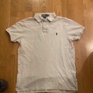 Ralph Lauren piké  - Mycket fint skick  Inga defekter  Skriv för frågor 