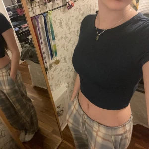 Topp - Snygg basic topp från zara, nyskick aldrig använd!