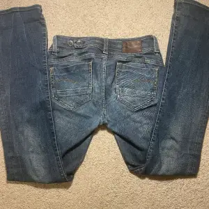 Bootcut jeans som är stretchiga och sköna jeans