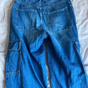 cargo jeans från lindex, kommer inte längre till användning. skriv vid frågor🫶