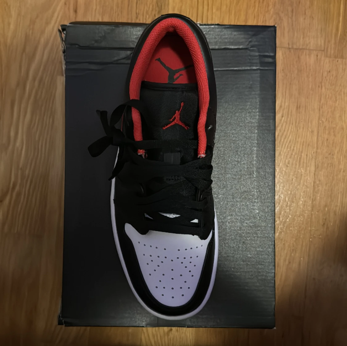 Jordan 1 Low ”Fire Red” - 90