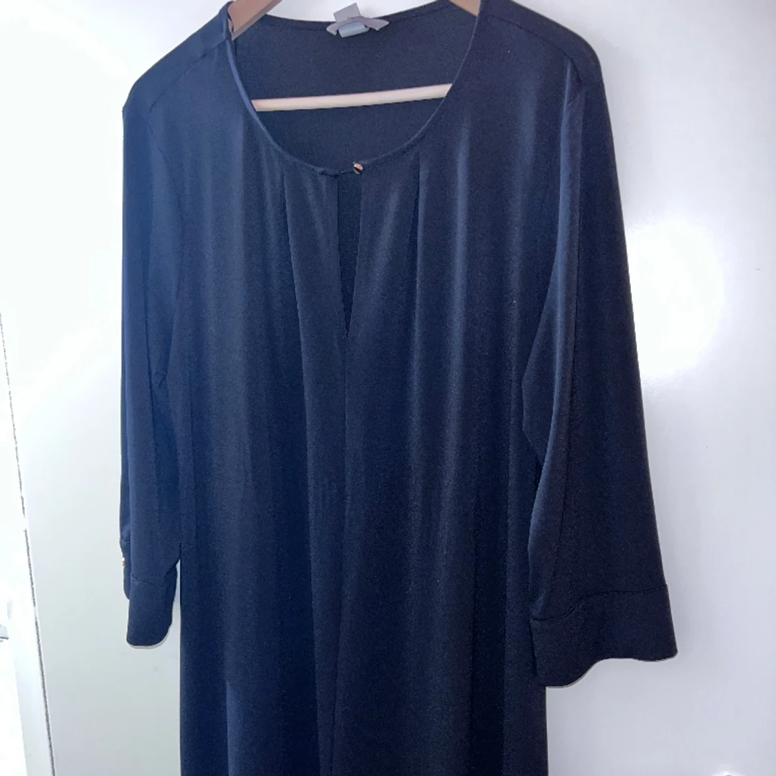 Svart klänning/tunnika med guldknappar  - 90