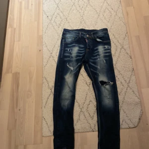 Dsquared2 jeans  - Äkta dsq2 byxor som ja inte använder kan mötas upp i Stockholm frakt fungerar också  Pris går att diskuteras