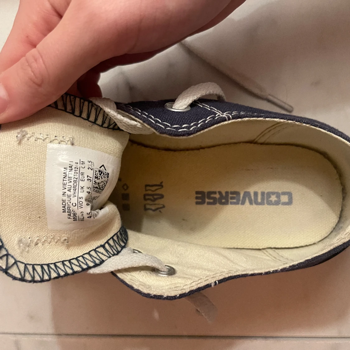 Marinblå converse - 90