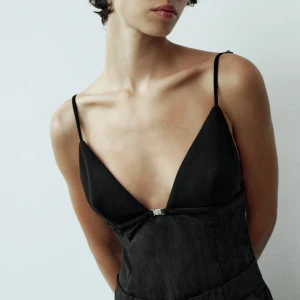 Jumpsuit zara - Cool svart jumpsuit!! 