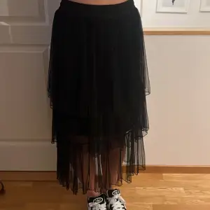 Svart lång kjol