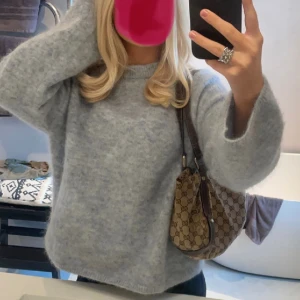 Stickad  - Oversized mohairmix tröja ❤️ bara använd 2 gånger! Inga defekter, jätte fint skick!