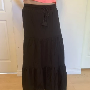 Långkjol - Svart långkjol🥰