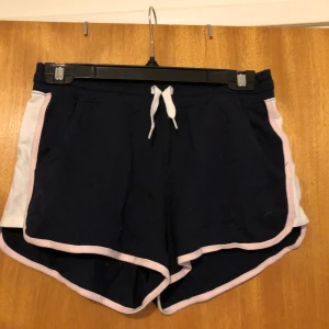 Tyg shirts - Använd typ 2 gånger  St 164 passar xs