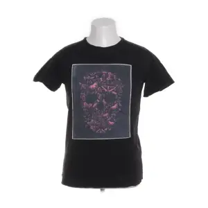 T-shirt från Limitato | Skick 9/10 (bara ut tvättad) | Ny pris: (limiterad modell med 300ex) | Bara att höra av sig vid funderingar 🙃 //Mand 