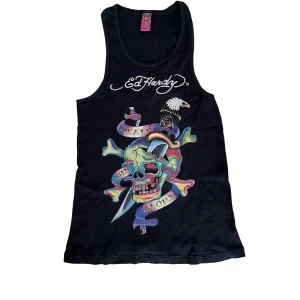 Ed Hardy linne - Snyggt Ed Hardy linne jag köpt secondhand. Säljer  pga att det är väldigt stort på mig.