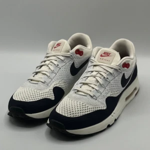 Nike Air Max 1 Ultra 2.0 Flyknit ’Obsidian’ - Går ej att få tag i - kostat runt 5000-6000kr. /I princip nyskick, gul fläck på undersida - händer när plast åldras./