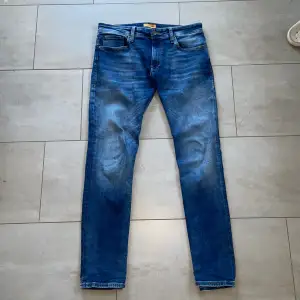 Jeans från jack&jones Storlek: 32/32 Helt nyskick Nypris: Köptes för 900 kr Mitt pris:  295 kr 