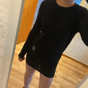 Svart stickad tröja - Stickad tröja från Hampton republic som är jättefin❤️❤️❤️