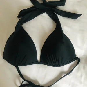 Bikini överdel  - Perfekt till sommaren. Kom privat för flera bilder. Tryck gärna köp nu💗