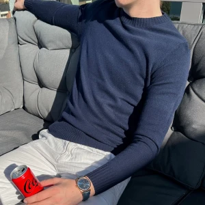 Merino/Kashmirtröjor (Nya) - Tjena säljer dessa tröjor i 70% Merinoull och 30% Kashmir från mitt klädföretag. Tröjorna är helt nya och ligger inplastade. De finns i färgerna på bild 2 och i storlekarna S,M & L Skriv om du har några fler frågor eller om du vill ha fler bilder.