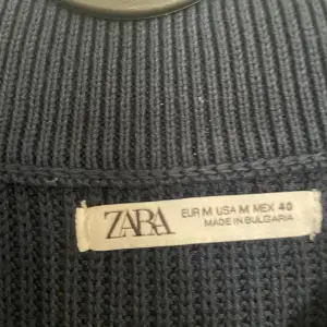 Halfzip från Zara, nypris 500kr, säljer denna då den inte kommer till användning. Grymt snygg och väldigt bra skick. Hör av dig vid funderingar