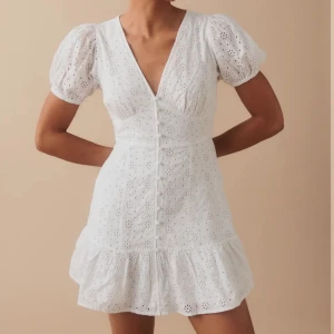 Klänning  - Helt ny med prislapp kvar! Slutsåld på hemsidan🌷   Nypris: 499kr