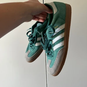 Adidas samba OG green gum, grey toe  - Skick 10/10, knappt använda!  Ny pris: 2099