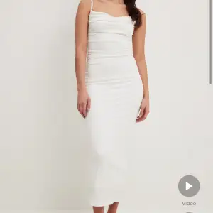 Jättefin vit nakd klänning, använd en gång på midsommar när jag var gravid. Säljer pga att den är för stor nu. 
